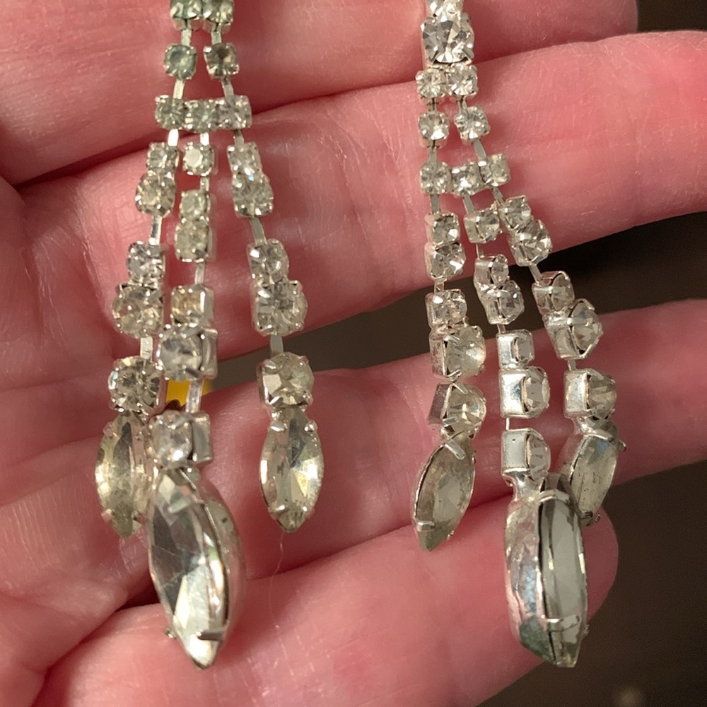 Elegant Silver Pierced Drop Earrings EUC - Picture 4 of 5